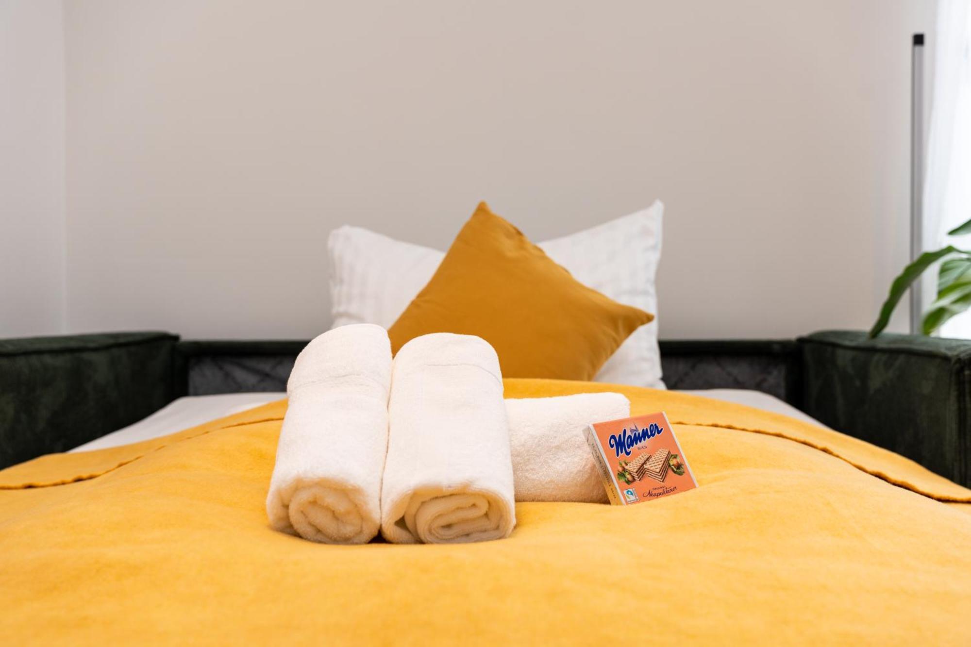 Noblenest: Terrasse - Netflix - Kaffee Apartment Wina Bagian luar foto