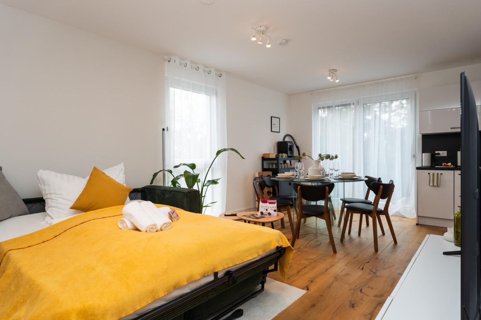 Noblenest: Terrasse - Netflix - Kaffee Apartment Wina Bagian luar foto