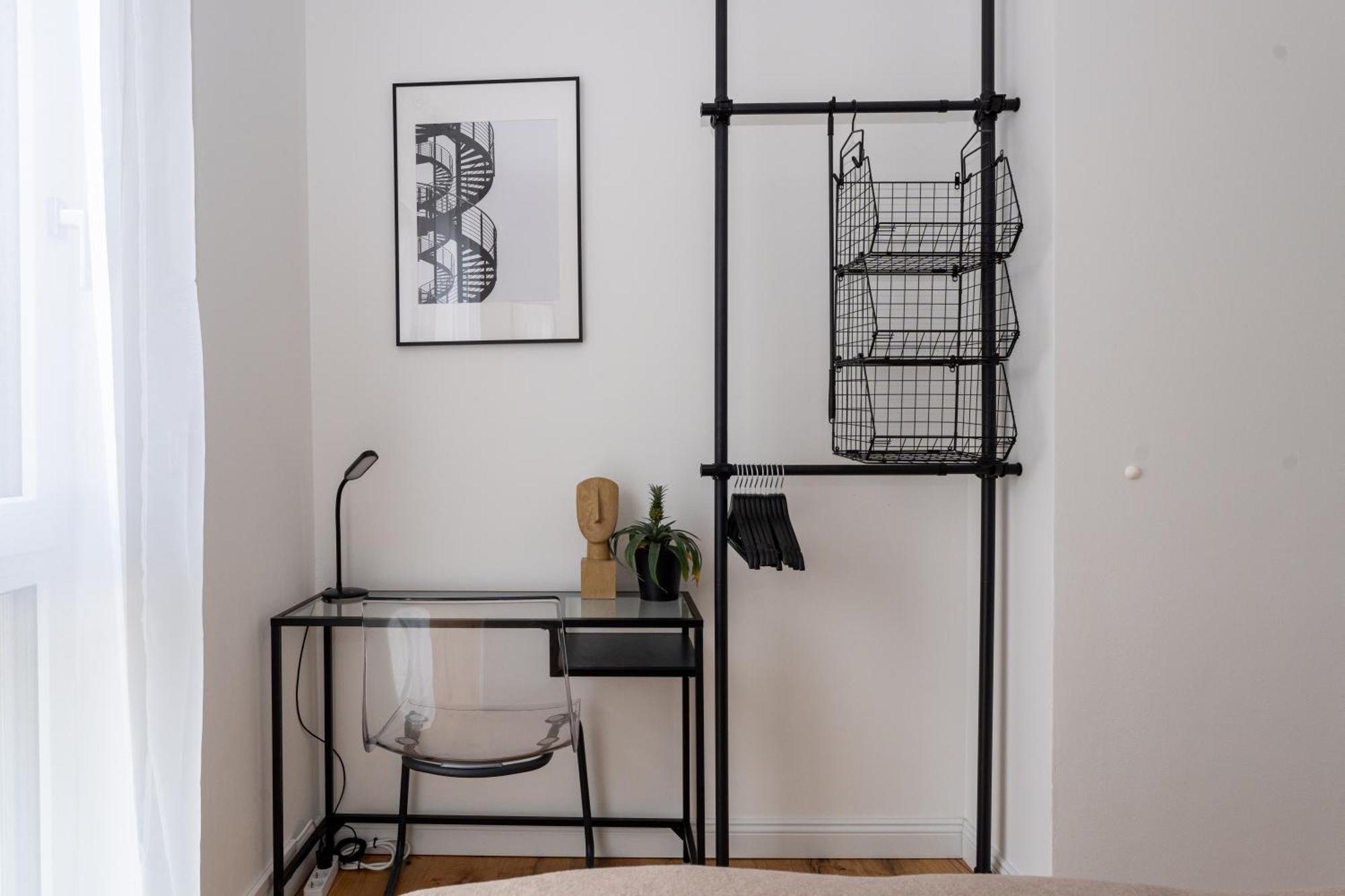 Noblenest: Terrasse - Netflix - Kaffee Apartment Wina Bagian luar foto