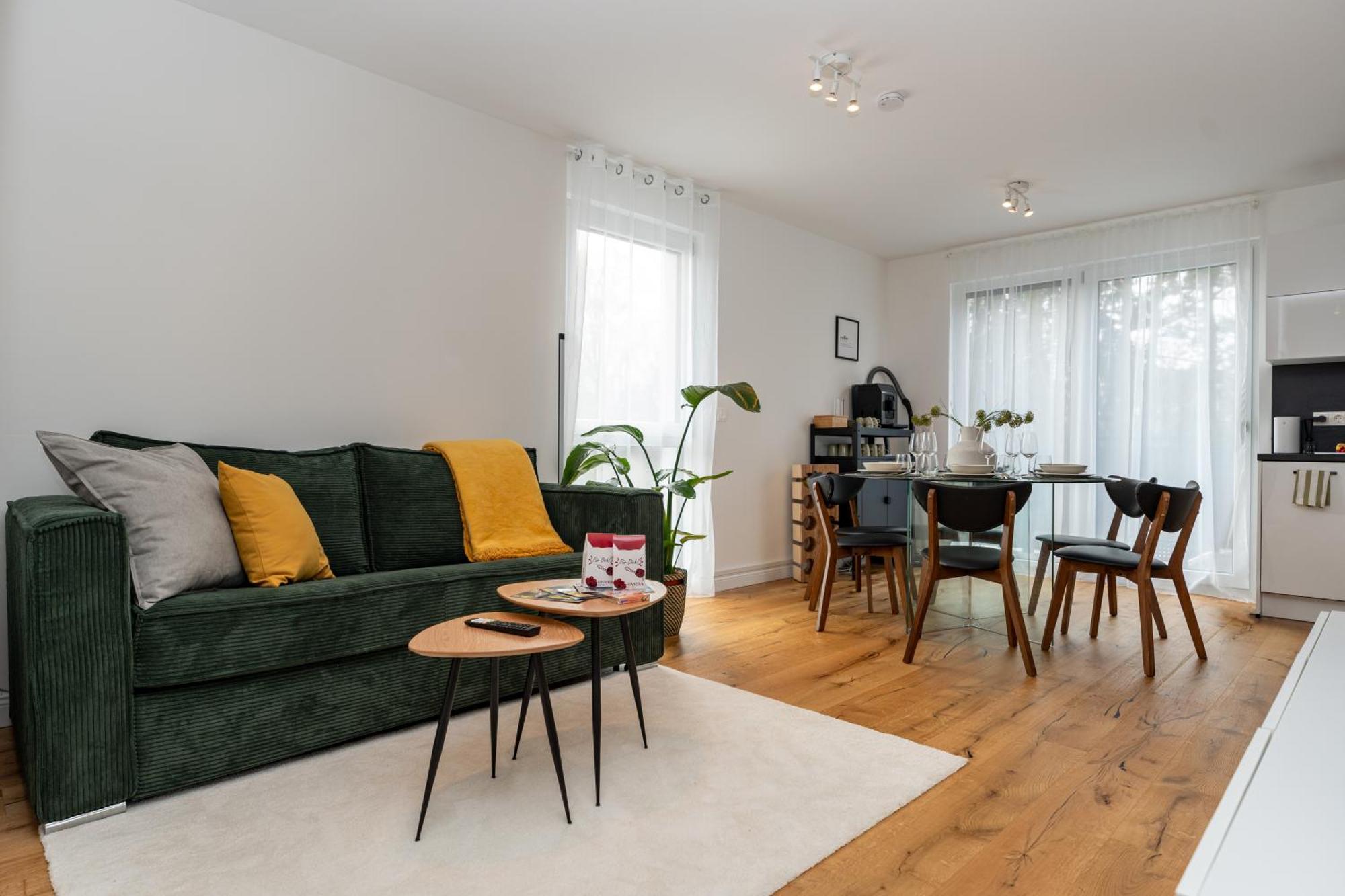 Noblenest: Terrasse - Netflix - Kaffee Apartment Wina Bagian luar foto
