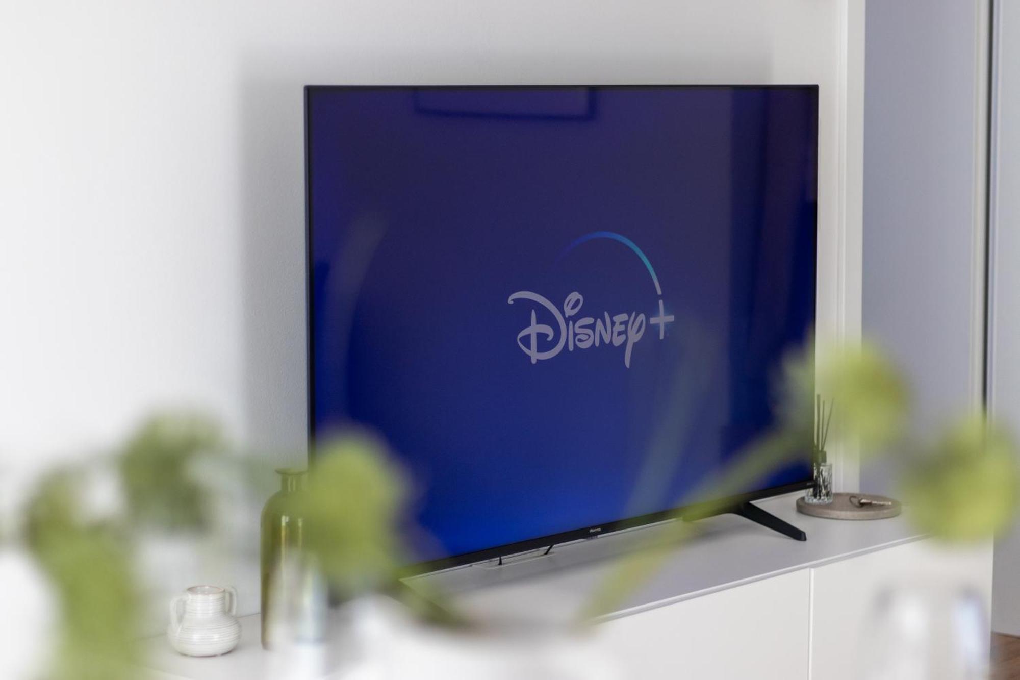 Noblenest: Terrasse - Netflix - Kaffee Apartment Wina Bagian luar foto